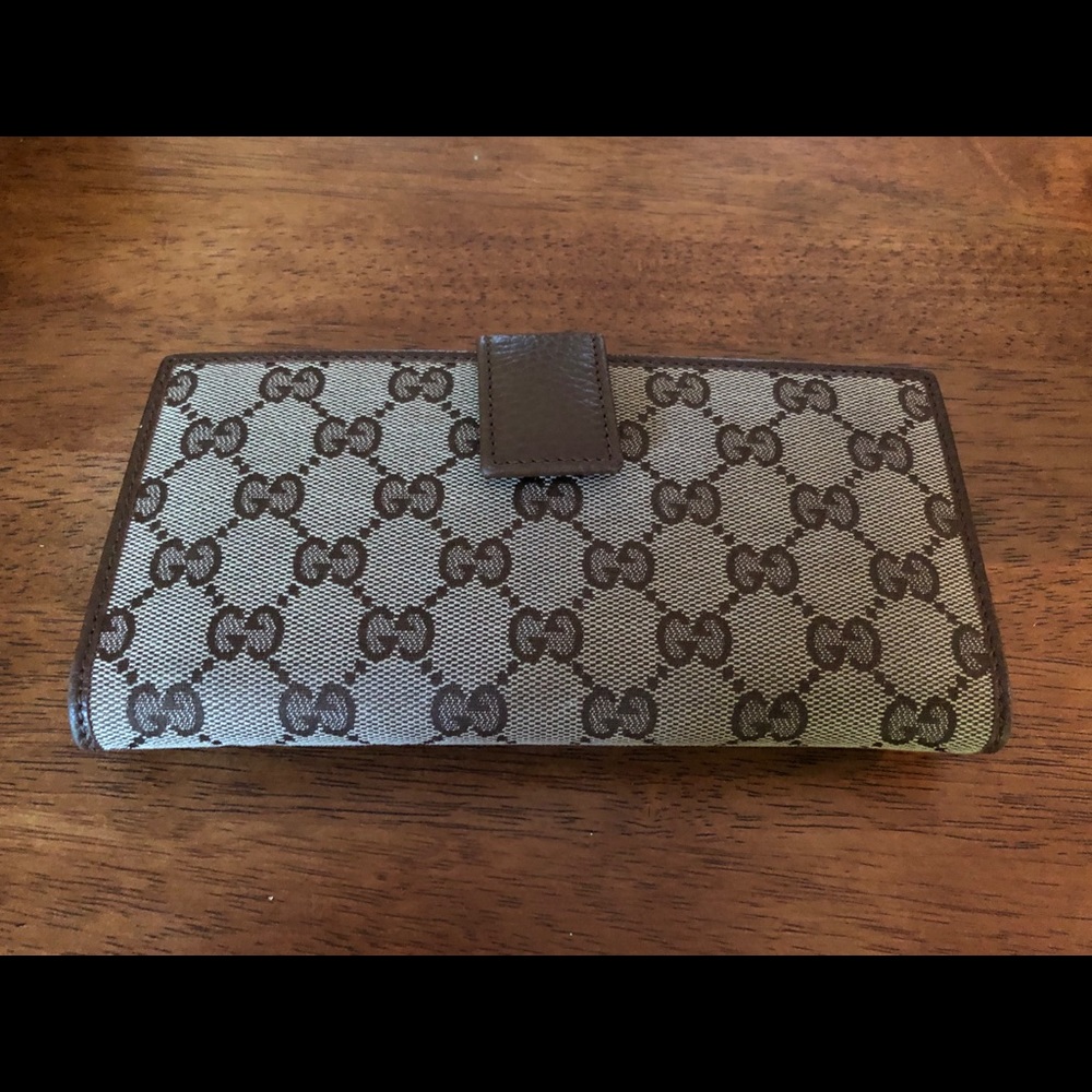Women’s Gucci wallet